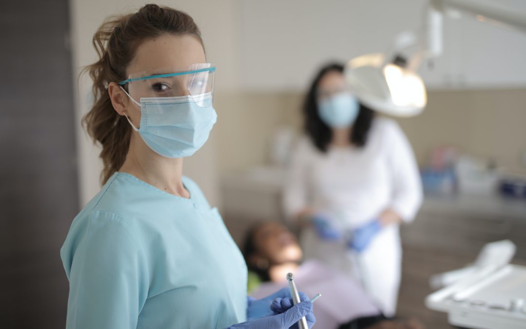 Mersul la medicul stomatolog: 10 lucruri pe care ar trebui să le știi